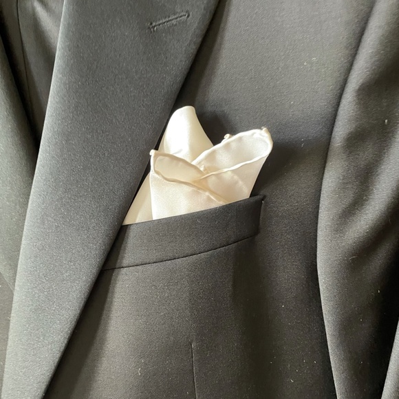 Beautiful Black Tux with Peak Lapel - Loro Piana Fabric - Picture 3 of 11